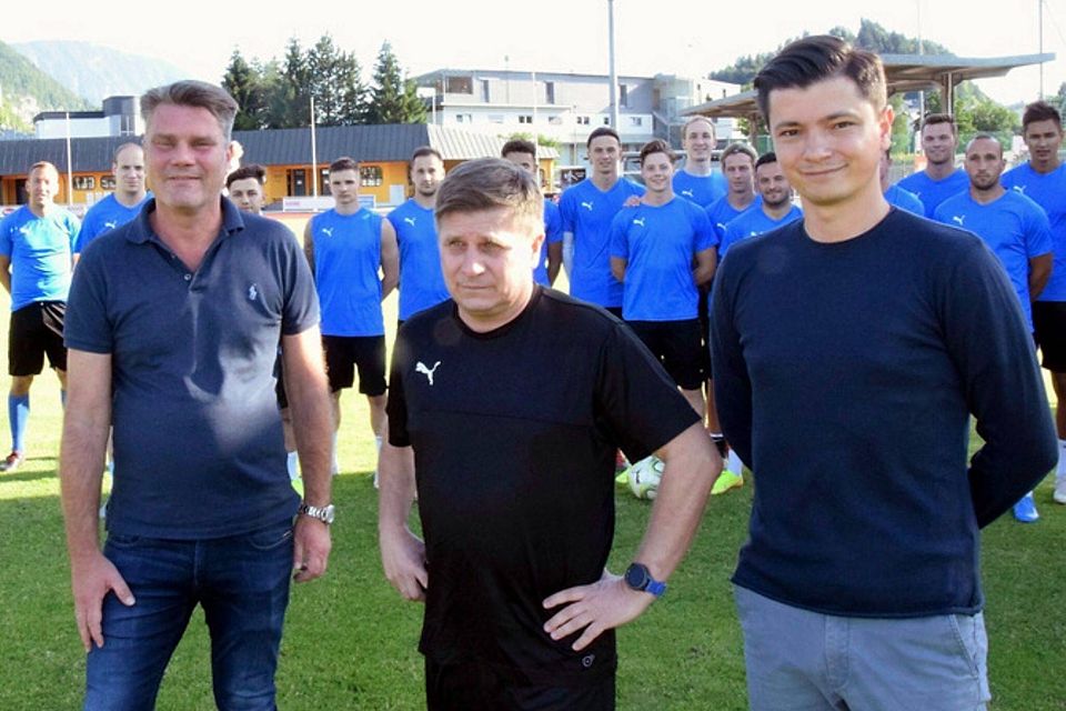 FCK-Präsident Hannes Rauch (li.) begrüßt Wolfgang Schellenberg (mi.) im Beisein von Ex-Coach Ognjen Zaric (re.).