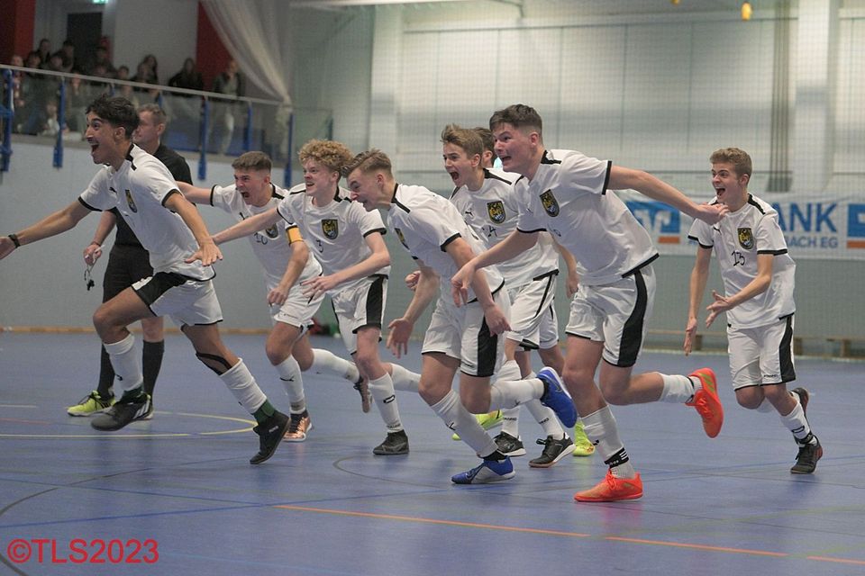 Ambergs Jubelsturm im Augenblick des gewonnenen Finals nach Sechsmeterschießen