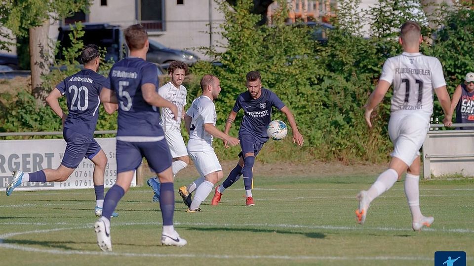 In einem intensiven Spitzenspiel setzte sich der Tabellenführer FC Wolfenweiler-Schallstadt in Heitersheim mit 4:0 durch.