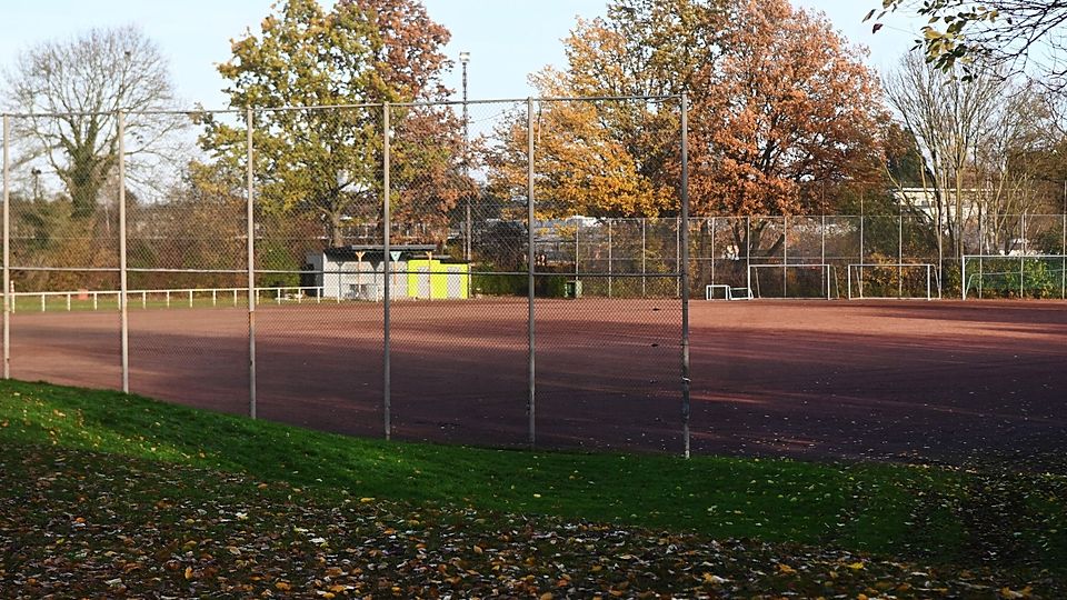 Der Sportplatz von Rhenania Rothe Erde am Rödgerheidweg.