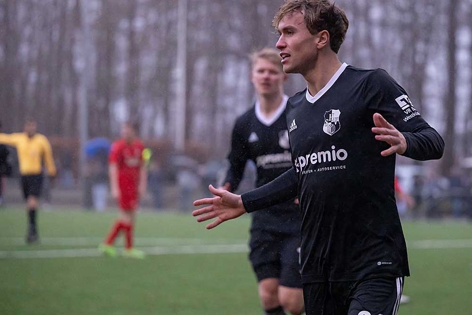 Thede Reimers (Heider SV) nach seinem schnellen 1:0 bei Inter Türkspor Kiel. Thede Reimers (Heider SV) nach seinem schnellen 1:0 bei Inter Türkspor Kiel.