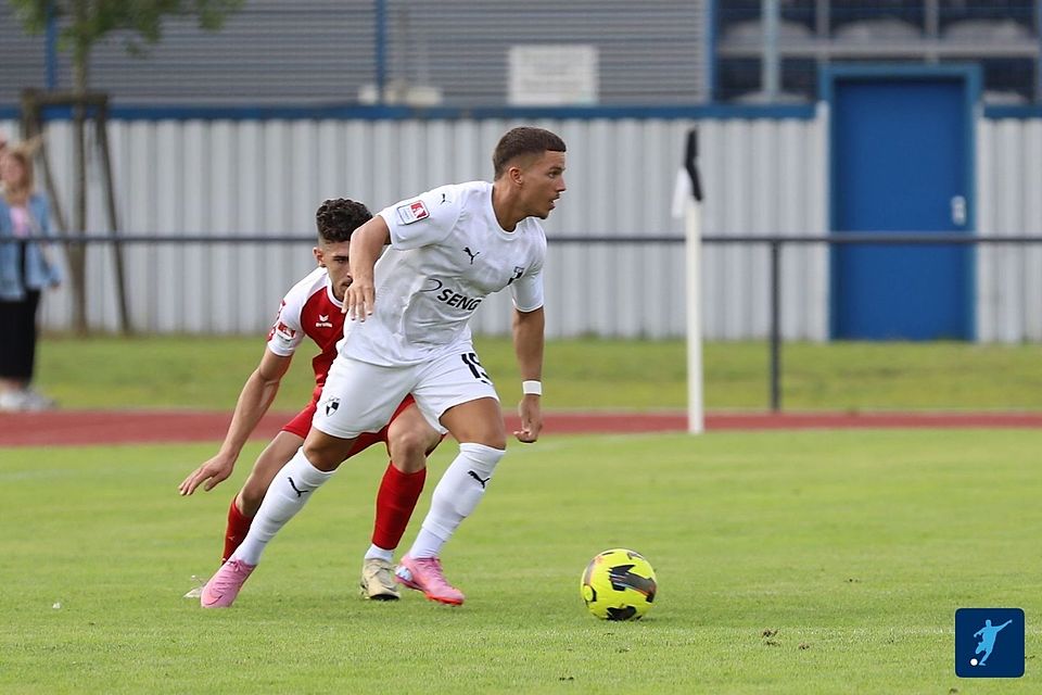 Stehen kurz vor dem direkten Durchmarsch in die Westfalenliga: Omar Guetat (r.) und Emsdetten 05 Stehen kurz vor dem direkten Durchmarsch in die Westfalenliga: Omar Guetat (r.) und Emsdetten 05