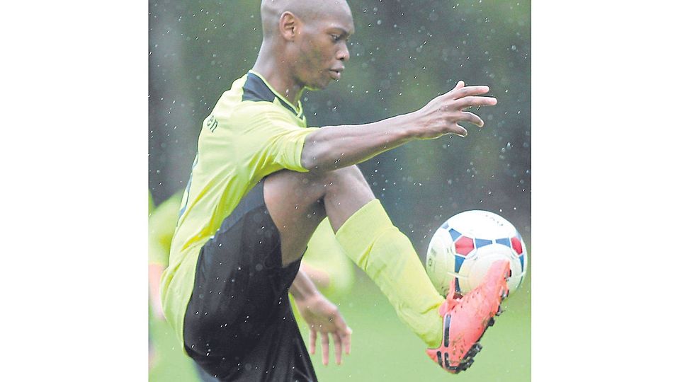 Ballsicher: Justin James wird seine technischen Fertigkeiten am Sonntag im A-Liga-Derby seines TuS Merzhausen II bei der Usinger TSG II benötigen.	Foto: Breier