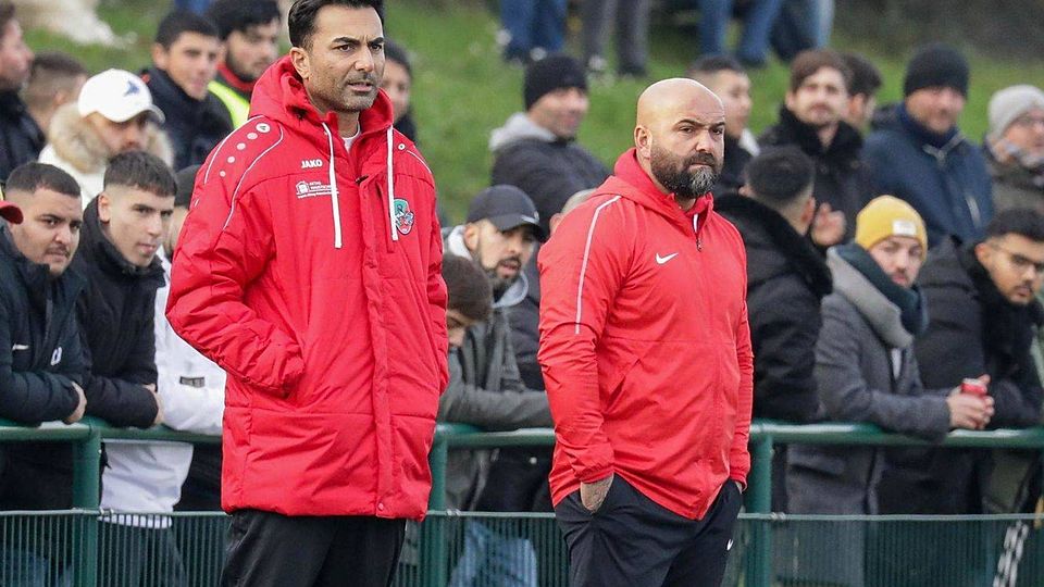 Erfolgsduo: Hakan Karakoc (links) und Dogan Erdogan leiten die Geschicke des Gruppenliga-Aufsteigers SG Rüsselsheim.