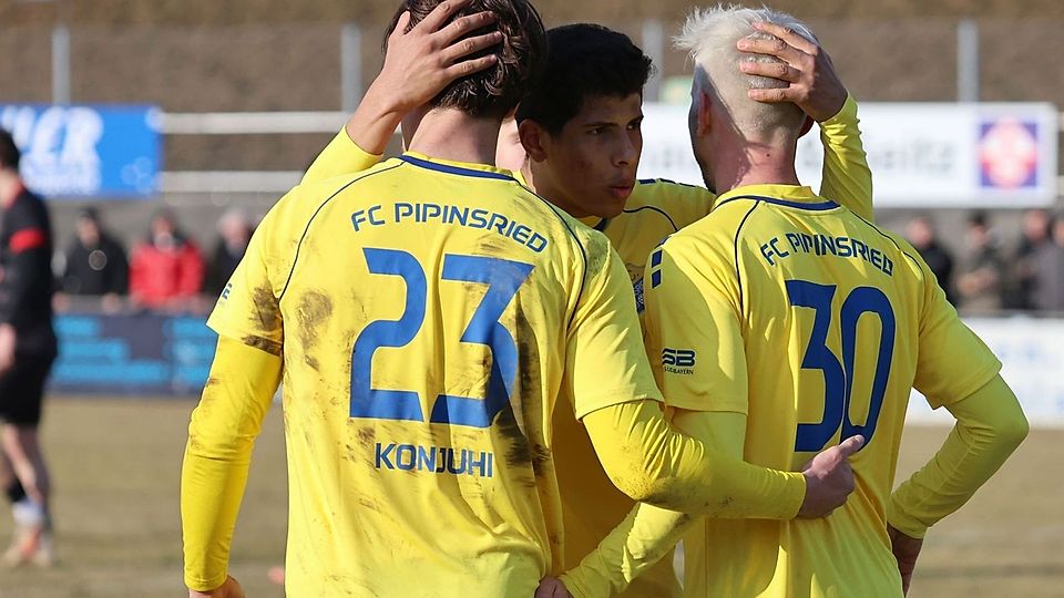 Der FC Pipinsried freut sich über einen "dreckigen", aber unglaublich wichtigen Sieg. 