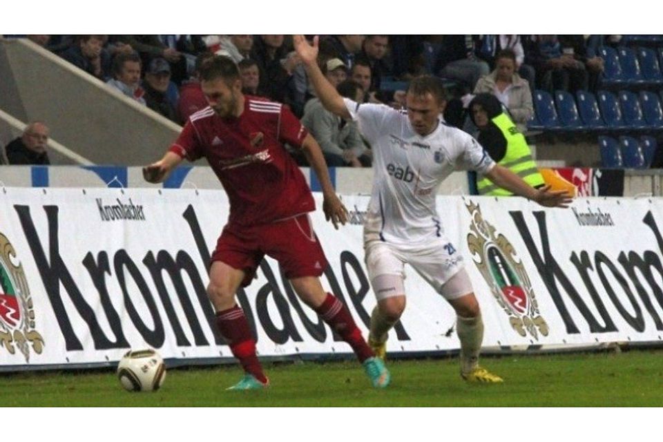Tino Schulze (in rot) lief vor vier Jahren bereits im Endspiel gegen den FCM für Halberstadt auf.   F: Rosemeier
