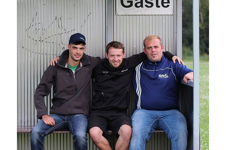 Tobias Möhring (links) und Sebastian Harbke (rechts) - hier mit FuPa-Redaktionsleiter Thomas Rinke - stehen stellvertretend für all die Hobbyfotografen und Seitenbetreiber unseres Amateurfußballs.