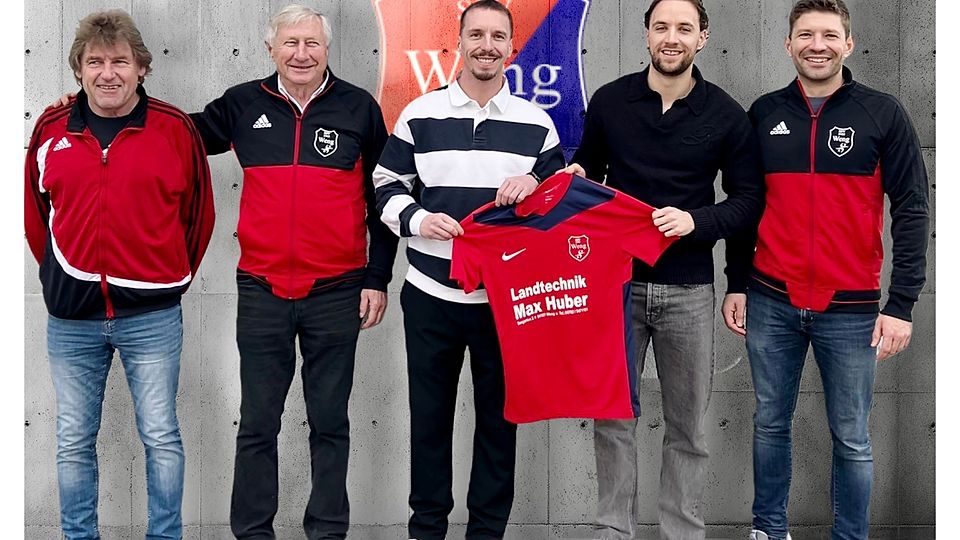 Die Wenger Verantwortlichen mit Kevin Treis (dritter von links) und Alexandru Kohonicz (zweiter von rechts) 