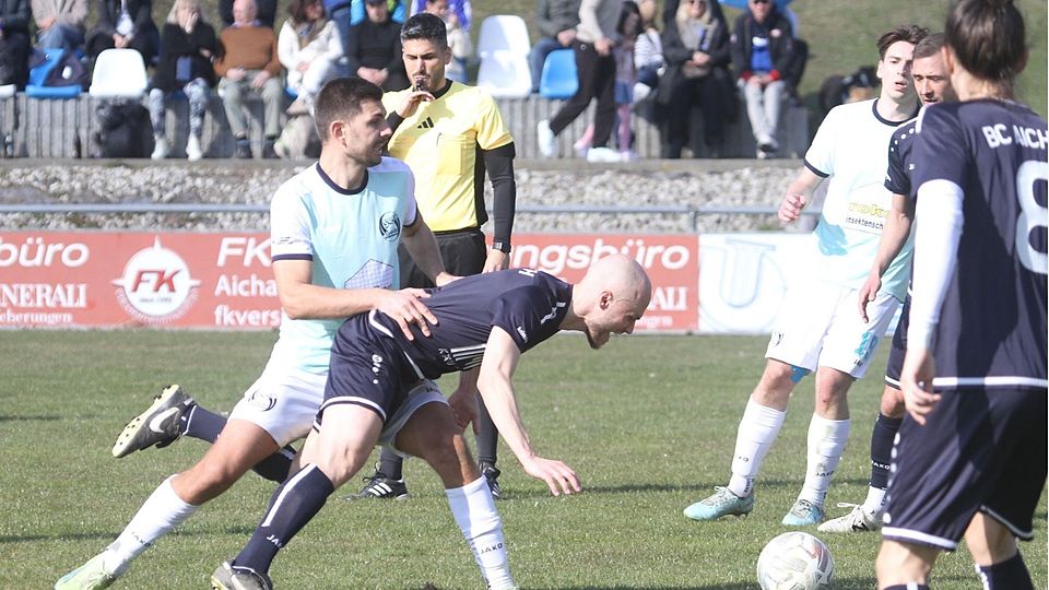 Der BC Aichach ist im Stadtderby beim SC Griesbeckerzell zwar leicht gestrauchelt, nahm nach 1:2-Rückstand aber immerhin noch einen Punkt mit und bleibt Tabellenzweiter hinter Affing, dessen Spiel verlegt worden war.