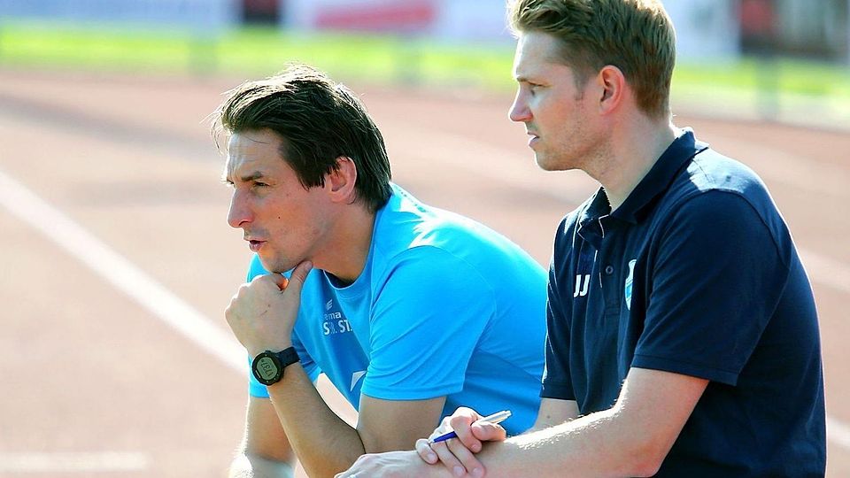 Sebastian Stangl (li.) und Jochen Jaschke (re.) hören im Sommer als Trainer beim TSV Eintracht Karlsfeld auf.