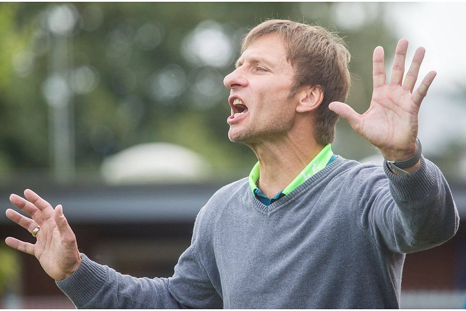 ETSV-Trainer Daniel Jurgeleit war mit der Leistung seiner Mannschaft in Lüneburg überhaupt nicht einverstanden und fordert gegen die U23 von Werder Bremen Wiedergutmachung. Foto: Dewanger