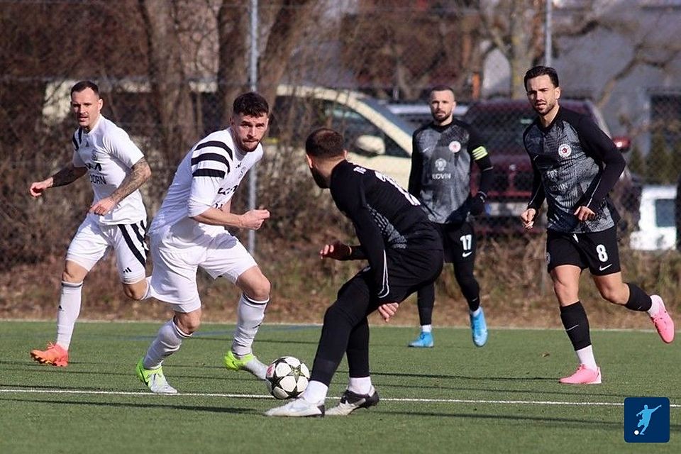 Am Ende klar unterlegen waren die Mannen von Bezirksligist Türkgücü Straubing im Testspiel gegen die SpVgg Landshut (weiße Trikots). 