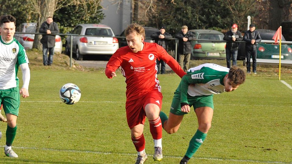 Am Ende knapp, wie hier Erik Pospischil gegen Richard Lampel (re.), aber verdient setzte sich Hohenleipisch gegen Ströbitz durch.