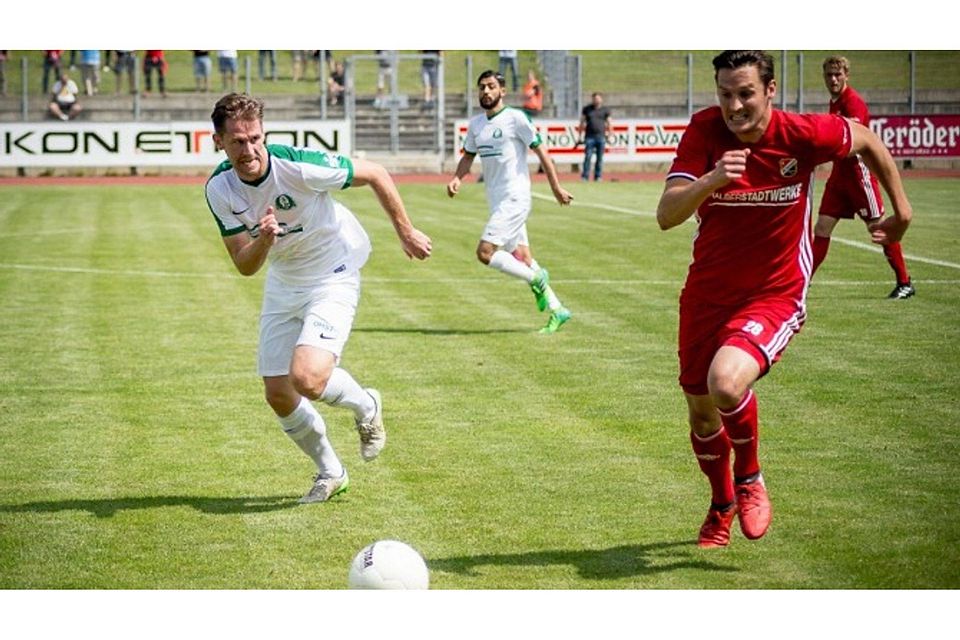 Patrik Schlegel (in rot) spielt ab Juli für den VFC Plauen.             F: Grote