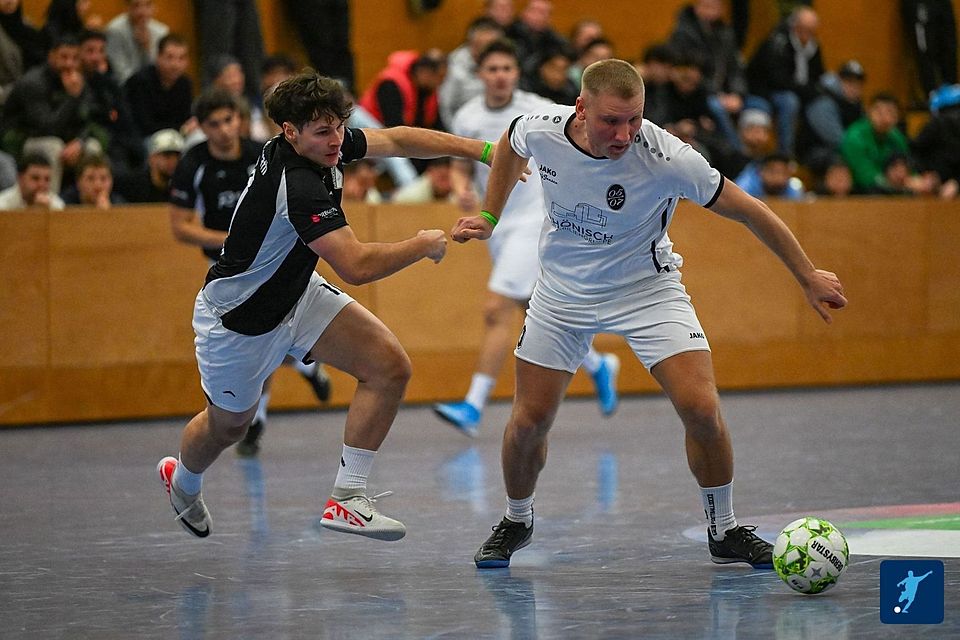 In einem torreichen Finale holt Mennrath den Hallentitel.