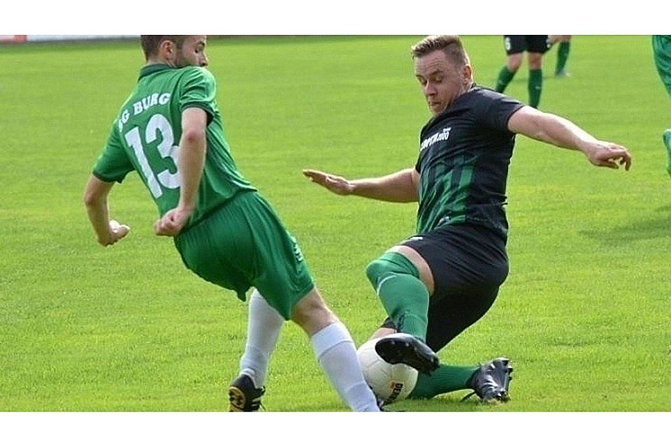 Fichte (r. Florian Günther) gab der Burger Reserve (Lars Noack) das Nachsehen. F: Knüpfer Fichte (r. Florian Günther) gab der Burger Reserve (Lars Noack) das Nachsehen. F: Knüpfer