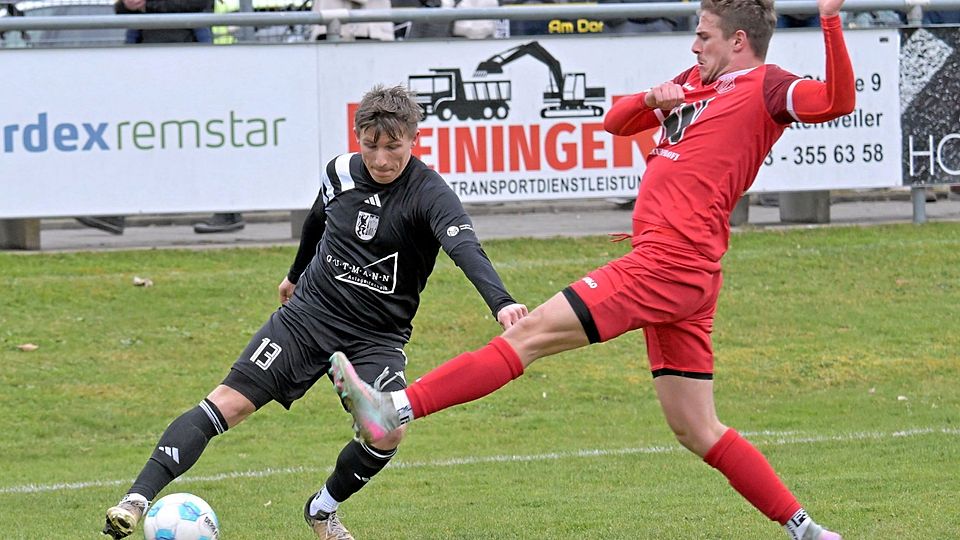David Süß (rechts) blockte den Wiesenbacher David Berger und bleibt mit dem TSV Offingen im Titelrennen.