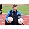 Eintracht-Trainer Thorsten Effgen hat den Ball und sein Team gut im Griff	Foto: Mario Luge