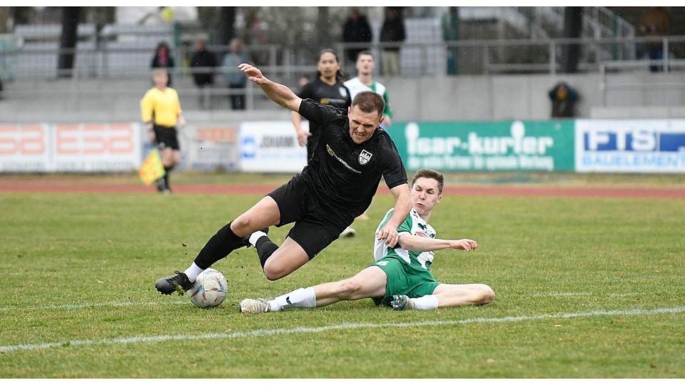 An Torchancen mangelte es den Geretsriedern um Srdan Ivkovic (li.) gegen den SV Schalding-Heining nicht, aber am Ende stand eine bittere 0:1-Niederlage.