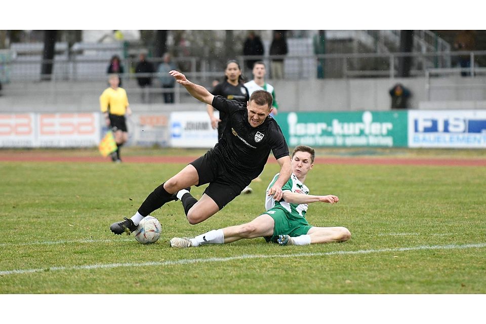 An Torchancen mangelte es den Geretsriedern um Srdan Ivkovic (li.) gegen den SV Schalding-Heining nicht, aber am Ende stand eine bittere 0:1-Niederlage. An Torchancen mangelte es den Geretsriedern um Srdan Ivkovic (li.) gegen den SV Schalding-Heining nicht, aber am Ende stand eine bittere 0:1-Niederlage.