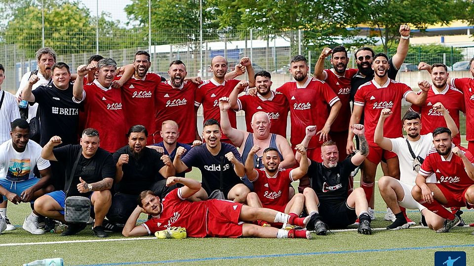 Der SC Gräselberg II feiert den Aufstieg in die B-Liga. 