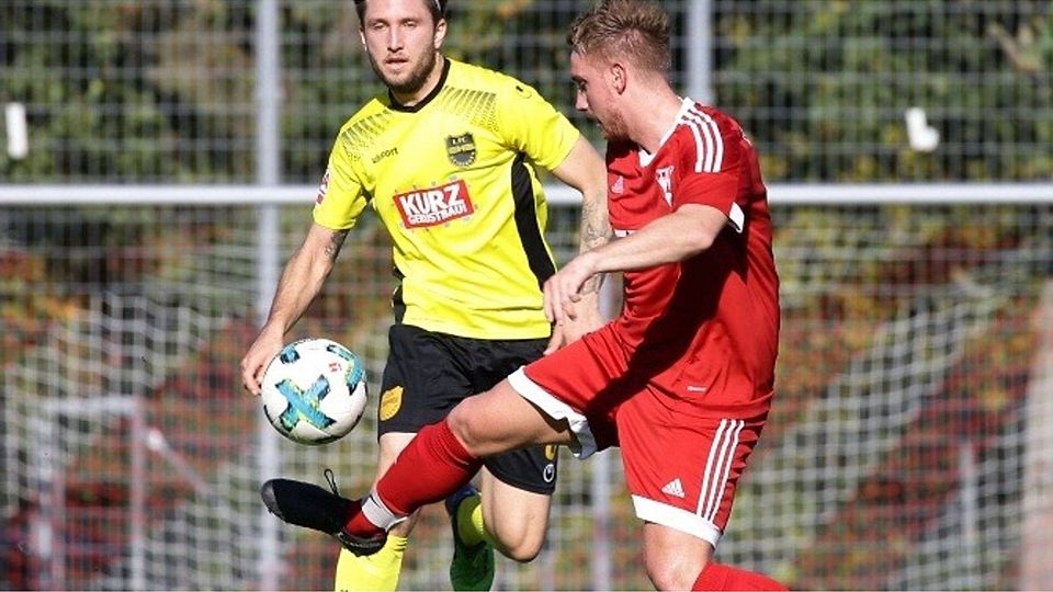 Traf sechsmal im letzten Heimspiel: Heiningens Torjäger Dominik Mader (links). Foto: Baumann