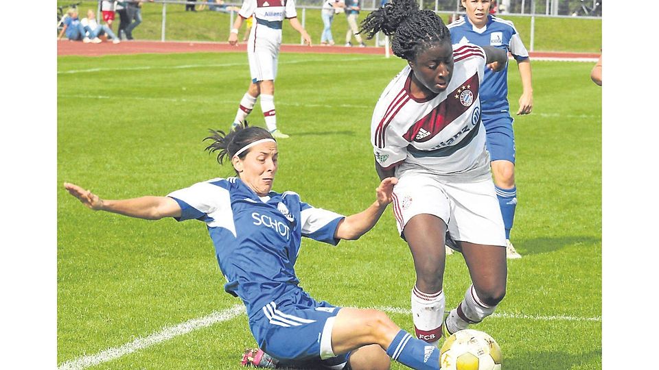 Die Mainzerin Teodora Draguescu (links), die in dieser Szene Bayern-Spielerin Eunice Beckmann stoppt, gastiert mit Schott Mainz in Lonsheim. Foto: hbz/JÃ¶rg Henkel