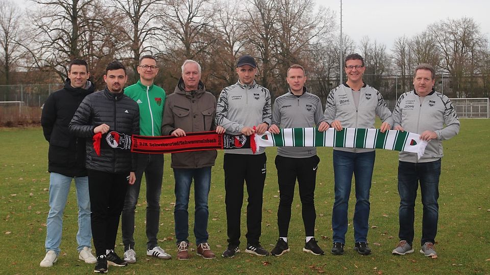 Arbeiten in Zukunft zusammen (v.l.n.r): Andreas Brendler & Marcel Kühlinger (sportliche Leitung FC 05), Dominik Groß (Vorstand Jugend), Jens Öser (Vorstand Finanzen), Felix Zöller (Trainer DJK / Übergangskoordinator FC 05), Thomas Cäsar (Trainer DJK), Alexander Ziegler (Vorstand DJK), Jürgen Stürmer (Sportlicher Leiter DJK).