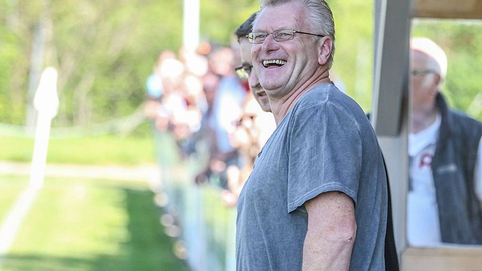 Gut lachen hat Reinhold Fischer nicht nur angesichts des Geländes bei der SpVgg Steinachgrund.  F: Will