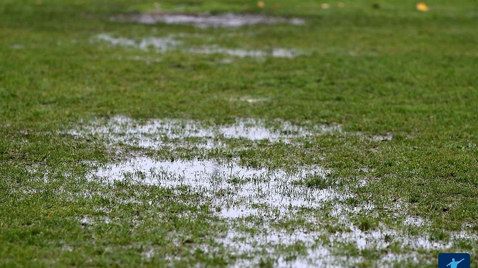 Ergiebiger Niederschlag sorgte in Kollnburg für den nächsten Spielabbruch.