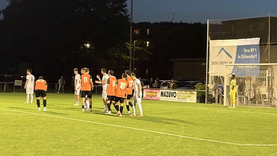 Knapp mit 3:2 setzte sich Thalwil in Dübendorf durch.