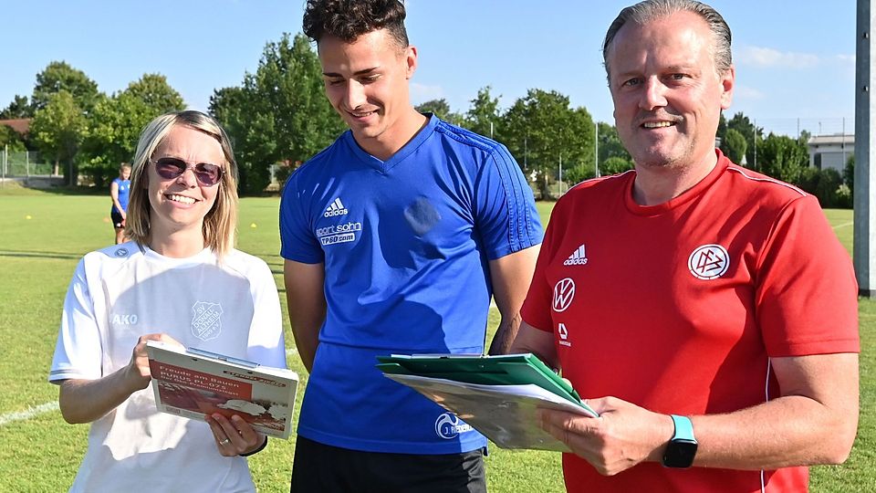 Co-Trainerin Melanie Kling, Kapitän Justus Riederle und Trainer Konrad Nöbauer (von links) sollen den Bezirksliga-Fußball beim VfR Jettingen in die richtigen Bahnen lenken.
