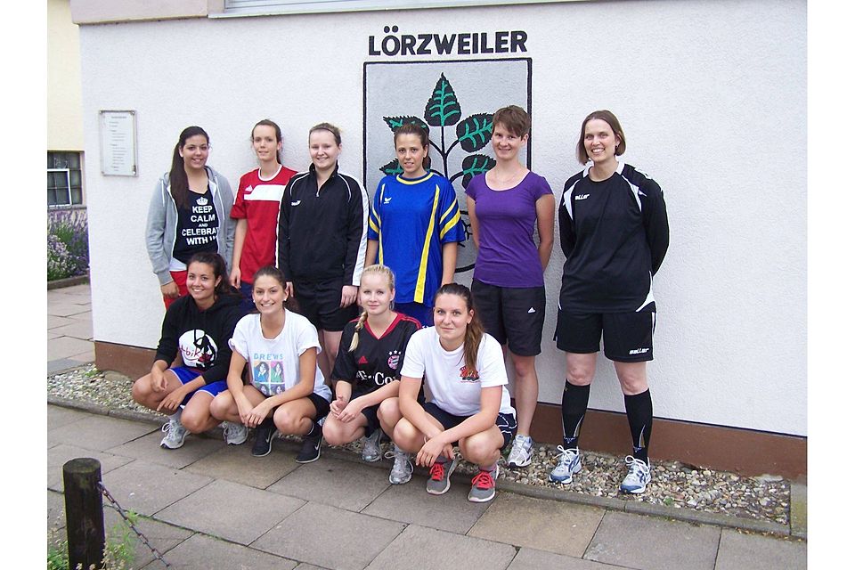 Die Spielerinnen der neu gegründeten Frauenmannschaft des FC Lörzweiler freuen sich auf die bevorstehende Saison. (Foto: Martin Imruck)