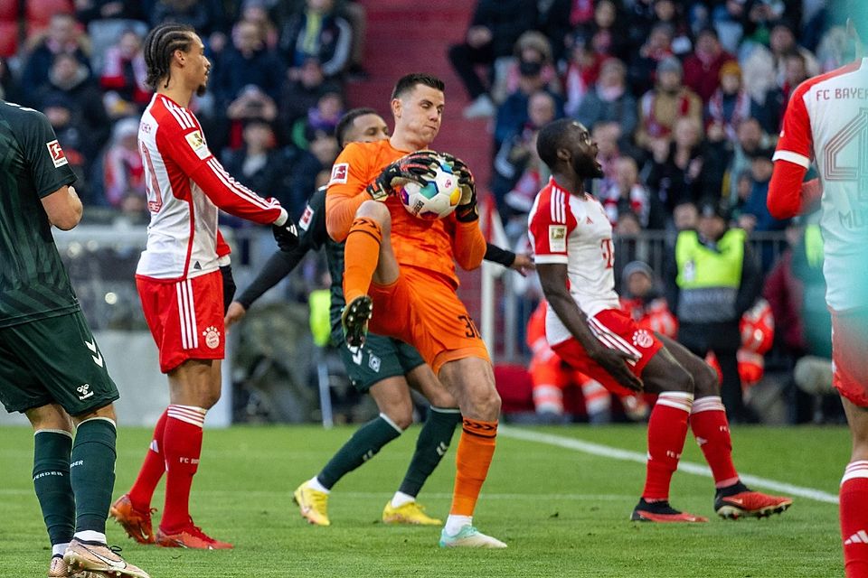 Michael Zetterer im Bremer Tor beim Spiel beim FC Bayern München.