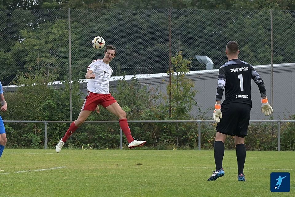 Der FC Weiler (weiß) schnuppert momentan Höhenluft.