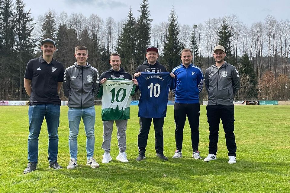 Die Verantwortlichen der neu gegründeten Spielgemeinschaft von links: Michael Erl (Spartenleiter TSV Lindberg), Fabian Kieslinger (Spartenleiter SpVgg Rabenstein), Marcel Hantich (künftiger Co-Trainer SG), Andreas Bischoff (künftiger Trainer SG), Christoph Fischer (Sportlicher Leiter TSV Lindberg), Lukas Stoiber (2. Vorstand SpVgg Rabenstein)