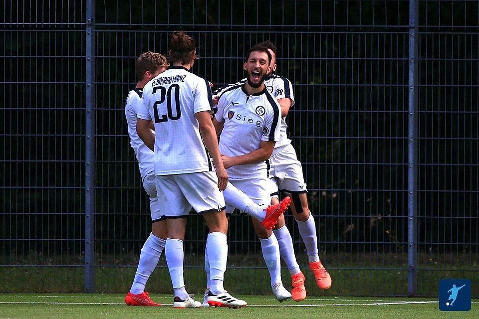 Ali Sengül und seine Basara-Kollegen hatten auch beim VfB Bodenheim gut Lachen.