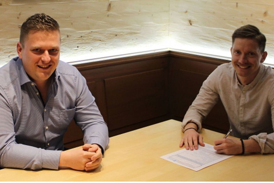 Vertrag unterzeichnet! Der neue Coach Stefan Huber (r.) und SVE-Chef, der ebenfalls Stefan Huber heißt. 
