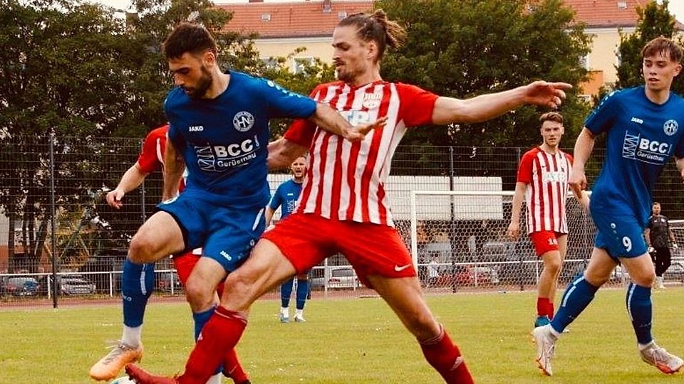 Berolina Stralau (rot) in Aktion - Archiv