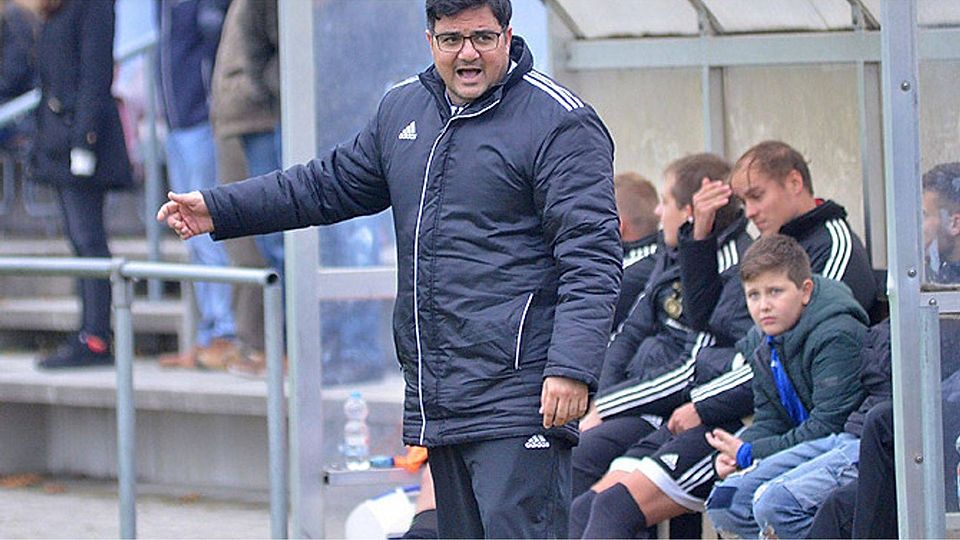Er gibt auch in der kommenden Saison bei den TSV-Fußballern die Richtung vor: Trainer Ali Dabestani.  Foto: Peter Kleist