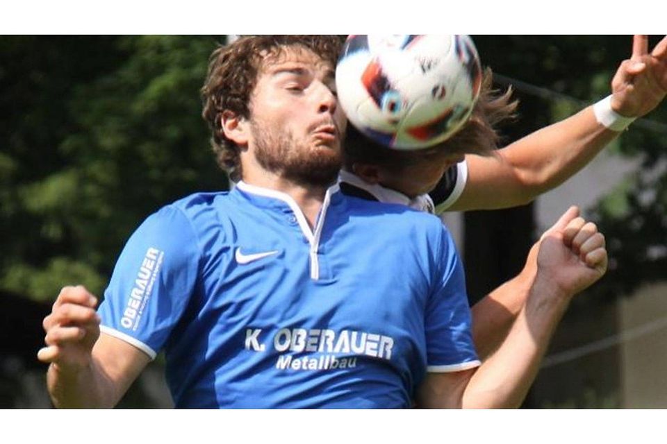 Im Vorbereitungsspiel gegen den TSV Meitingen war Daniel Wiener noch für den SC Ichenhausen am Ball. Jetzt kehrt er zu seinem Heimatverein TSV Dinkelscherben zurück.	F.: Karin Tautz