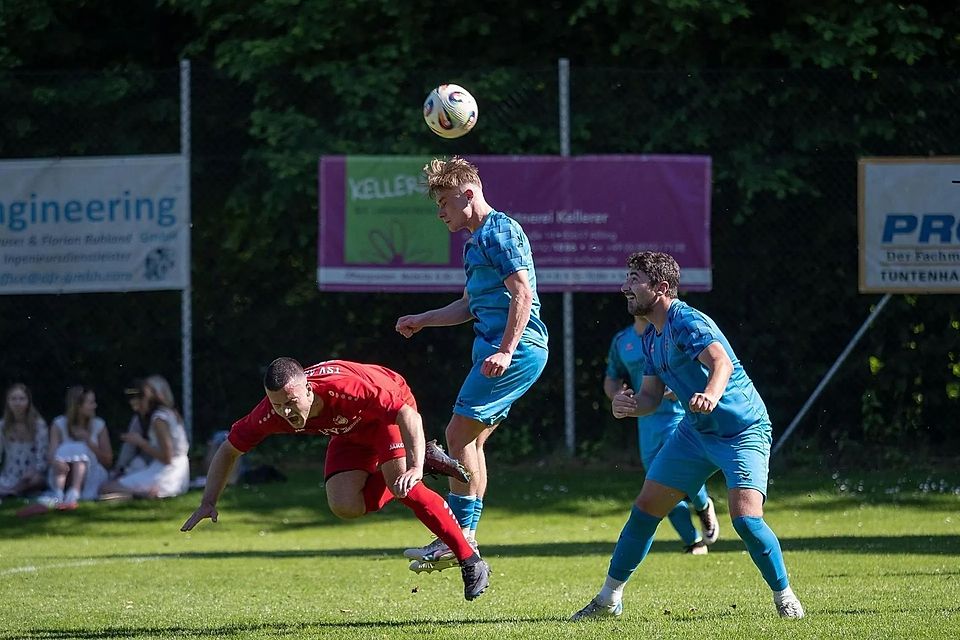 Aßling und Andreas Huber (links) müssen nun in die Relegation.