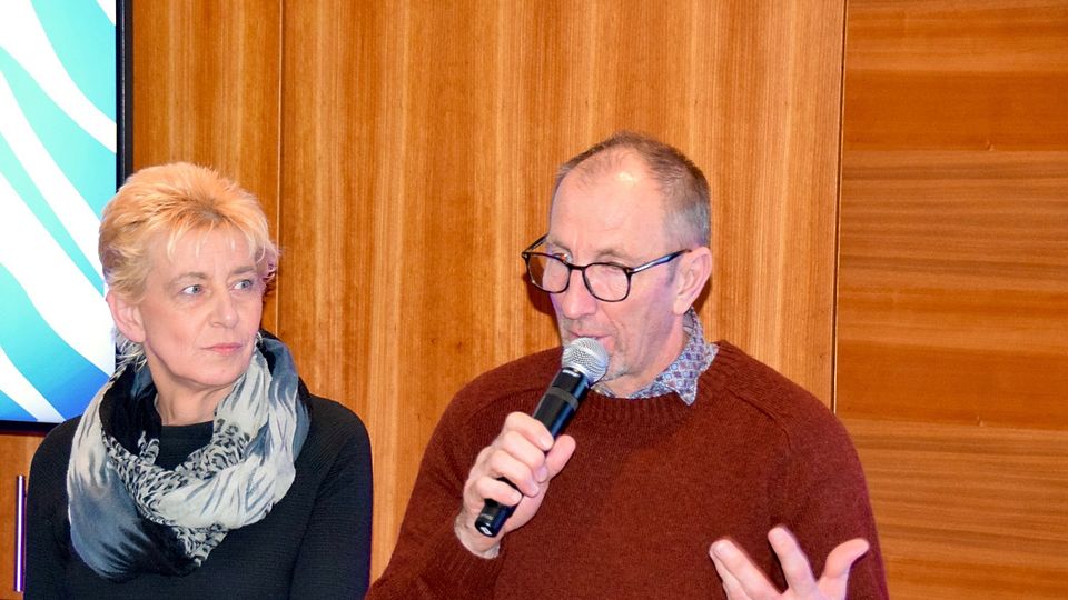 Marion Schübel im Gespräch mit MSV-Legende Joachim Hopp beim 1. MSV-Kneipenquiz.