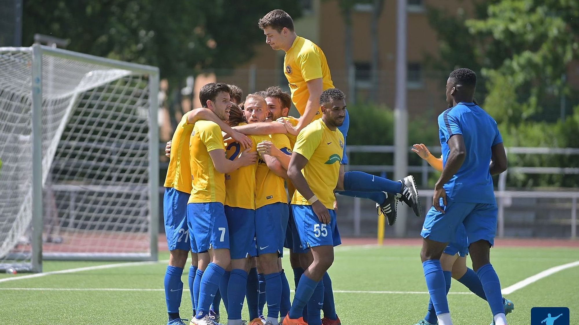 Stern 1900 holt Öszoy Brüder und acht weitere Neuzugänge FuPa