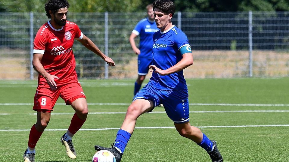 Die SpVgg SV Weiden II mit Kapitän Paul Richthammer ist in Vohenstrauß gefordert.
