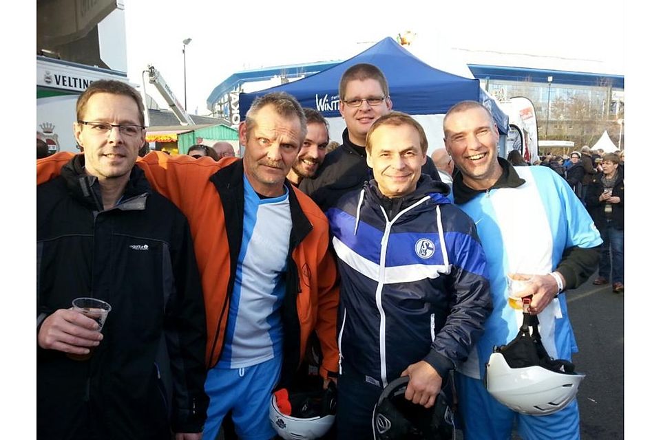2015 war‘s – Michael Rieb (2. von links) mit Crew und Olaf Thon.	Foto: Rieb