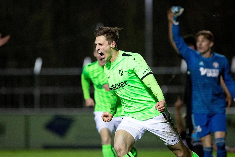 Ganz wichtiger Treffer: Nikola Serra jubelt nach seinem Tor zum 1:0 in der Verlängerung des Westfalenpokalspiels gegen den TuS Haltern. Rödinghausen siegte mit 3:0 und stand damit im Finale.