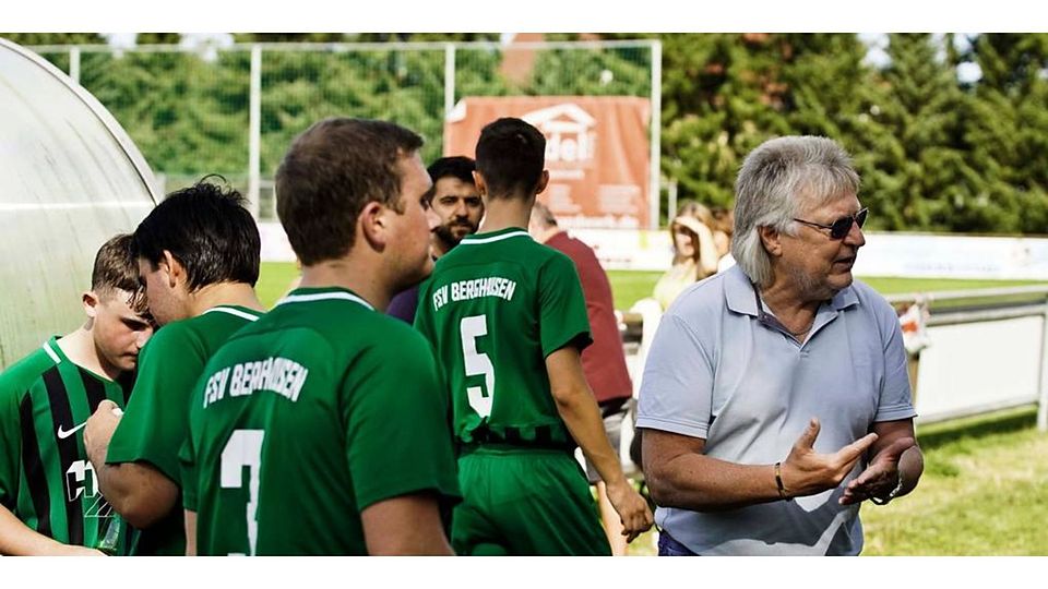 Muss mit dem FSV Berghausen ab sofort kleinere Brötchen backen: Trainer Michael Sidorenko. Foto: PeB 