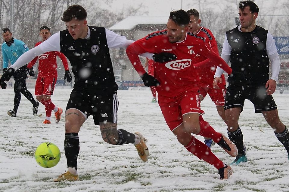 10. Dezember 2022: "Schneewalzer" in der Regionalliga Nordost zwischen dem ZFC Meuselwitz und TeBe Berlin.