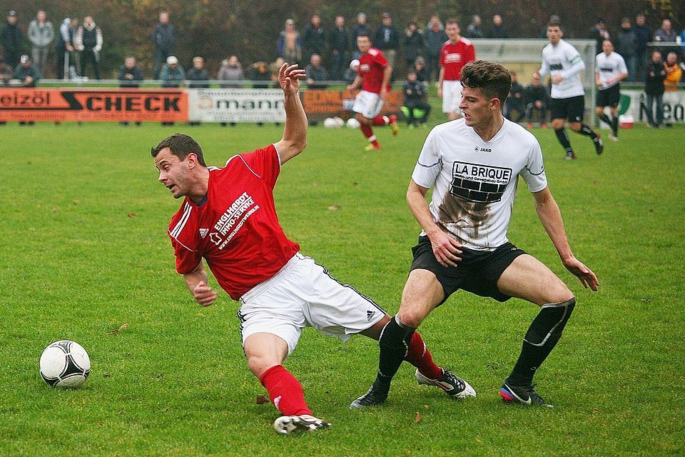 Etzenricht (links Andreas Schimmerer) und Tegernheim lieferten sich vor Jahren spannende Duelle in der Landesliga. Am Samstag gestalten die Vereine die Generalprobe für die in einer Woche anstehenden Auftaktspiele und Aktualität ist angesagt.